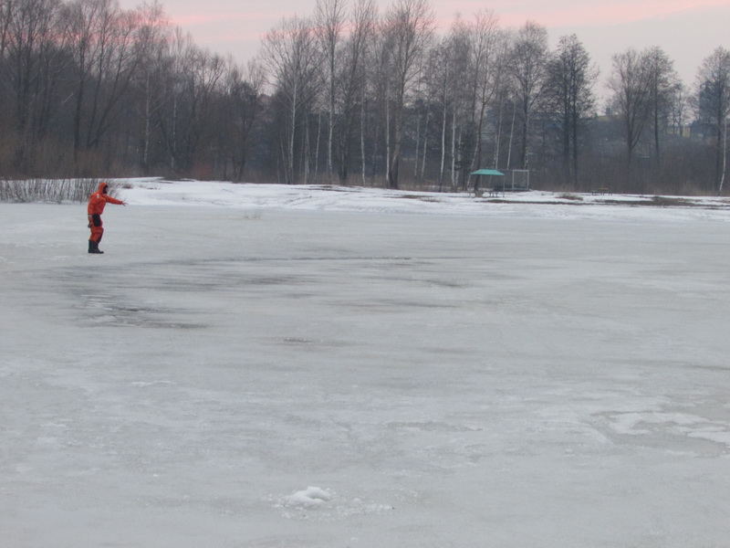 В Борисове работники МЧС спасли провалившуюся под лед женщину