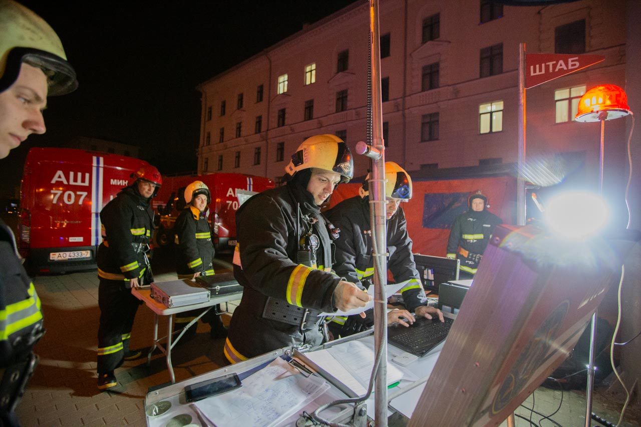 Фотофакт: учения спасателей в Минском метрополитене