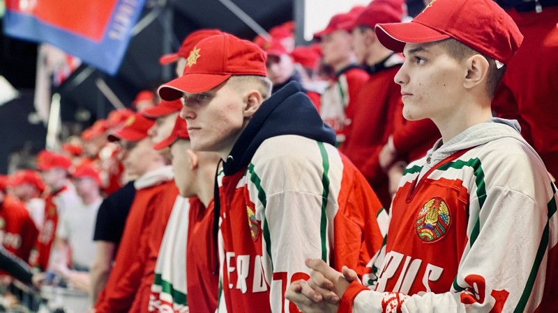 Курсанты МЧС поддержали хоккейную команду Президента в матче любительского турнира