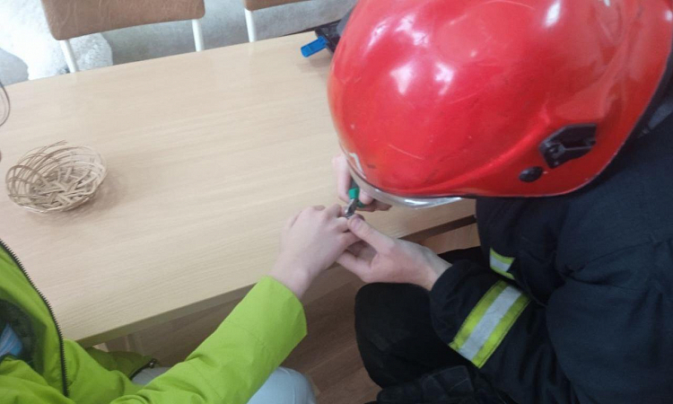 В Узденском районе спасатели помогли подростку снять кольцо с пальца