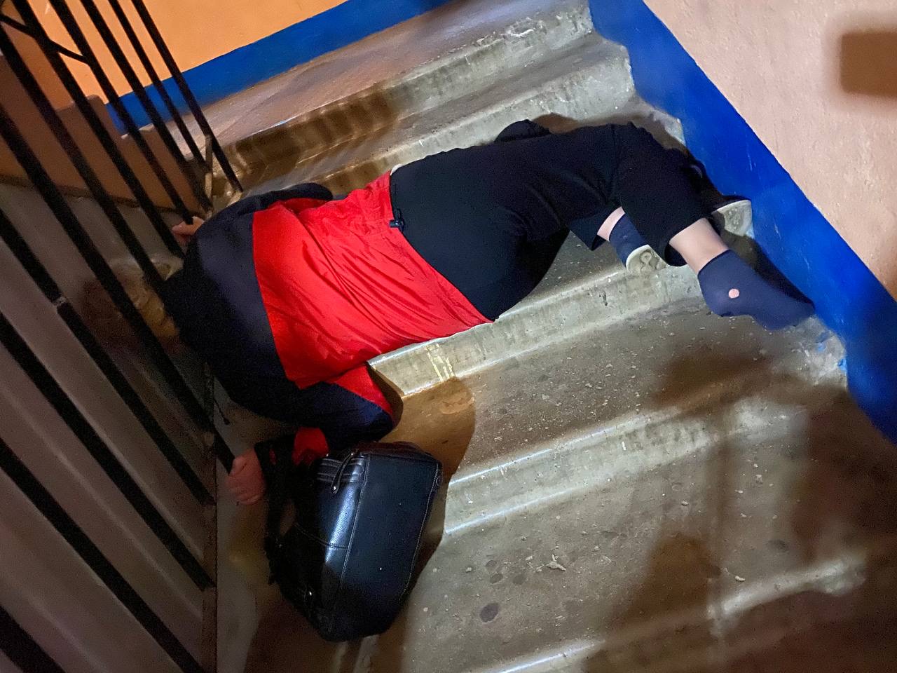 В Минске голова женщины застряла в лестничных перилах: на помощь пришли спасатели