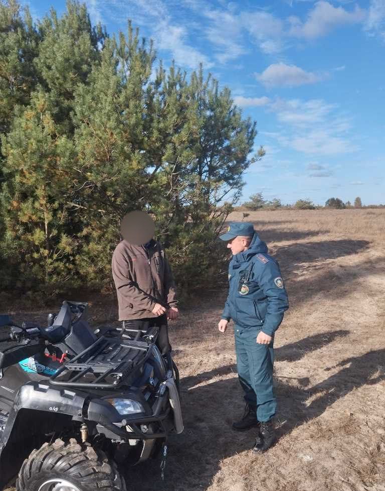 В Пинском районе работники МЧС нашли заблудившегося в лесу пенсионера