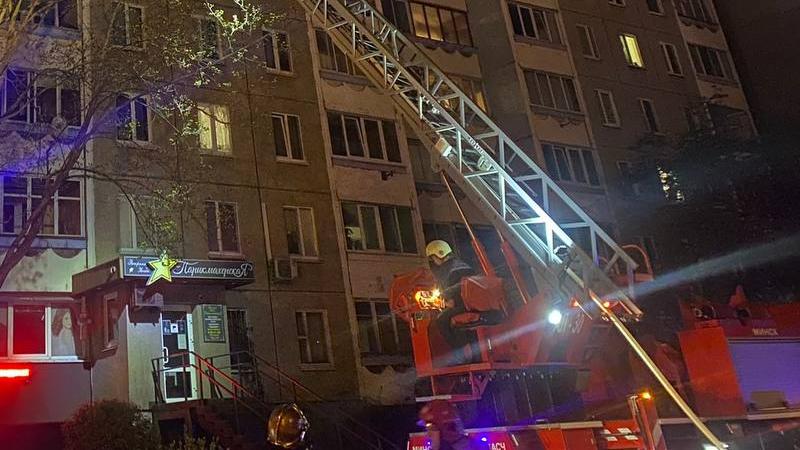 Пожар в столичной квартире: работники МЧС спасли трех человек
