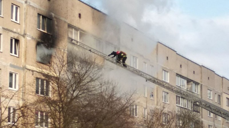 В Гродно горела пятиэтажка: работниками МЧС спасены 5 человек