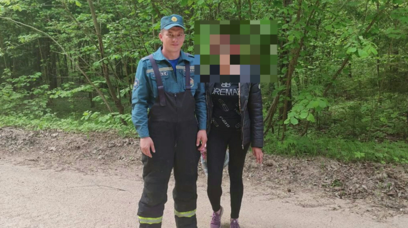 В Лепельском районе спасатели помогли выйти из леса заблудившейся женщине 