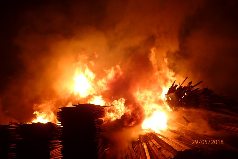 Пожар на территории предприятия деревообработки ликвидирован в Гомеле 