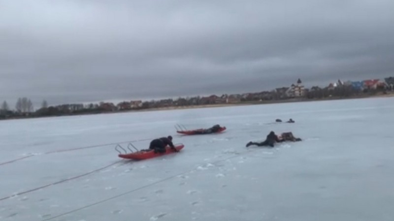 Работники МЧС и ОСВОД спасли отчаянного рыбака на Цнянском водохранилище