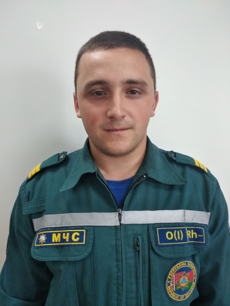 Работник МЧС в свободное от несения службы время спас человека на пожаре в Ляховичском районе