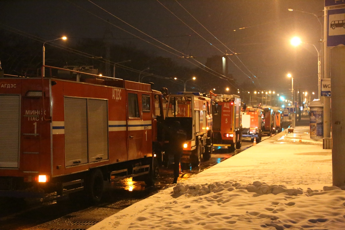 Столичные спасатели провели учения на станциях метро "Могилевская" и "Автозаводская"