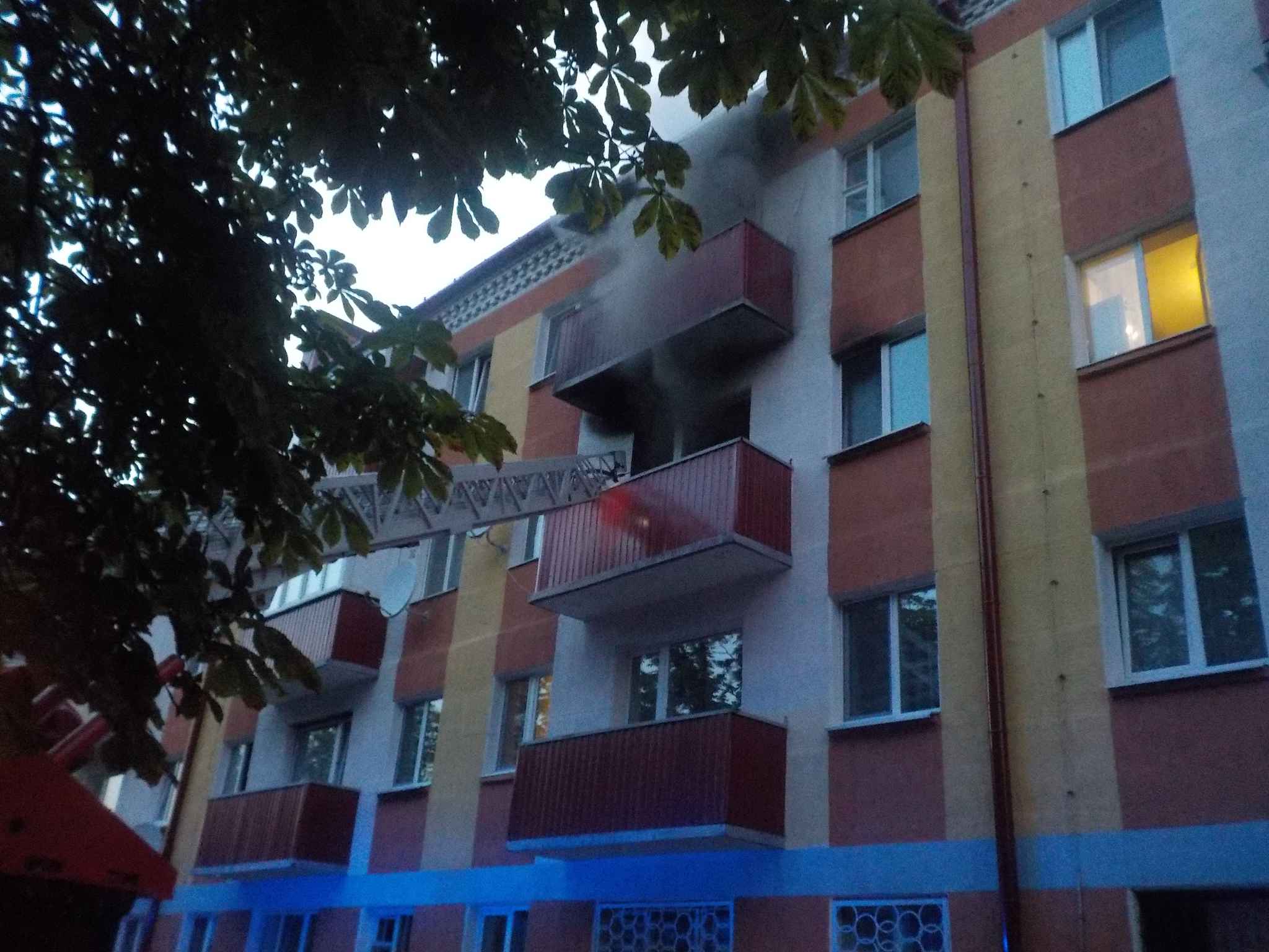 В Бобруйске работники МЧС спасли мужчину из горящей квартиры