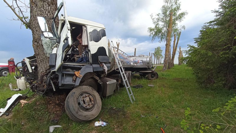 Спасатели помогли водителю молоковоза при ДТП в Столбцовском районе 