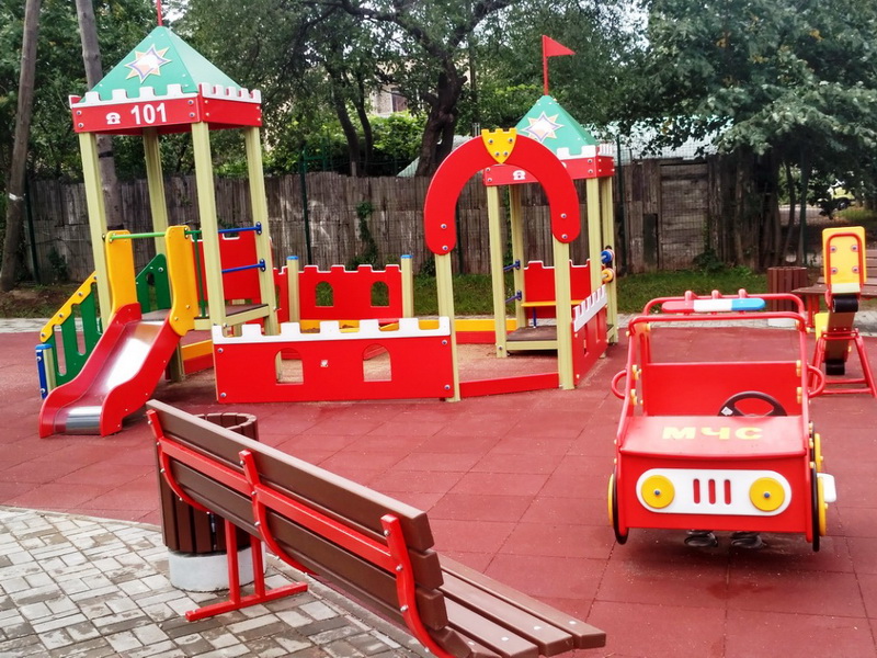 За парковку автомобиля на детской площадке в Подмосковье предусмотрен штраф