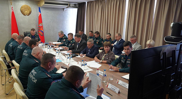 Служебное совещание при министре по чрезвычайным ситуациям Вадиме Синявском