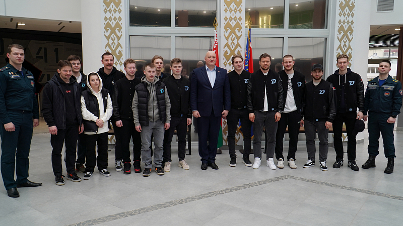 Спортсмены хоккейного клуба «Динамо-Минск» встретились с курсантами МЧС