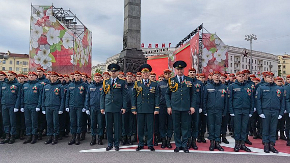Вадим Синявский принял участие в памятных мероприятиях у монумента Победы в Минске
