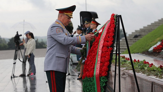 VADIM SINYAVSKY ATTENDED A SOLEMN EVENT AT THE "KURGAN OF GLORY" MEMORIAL COMPLEX