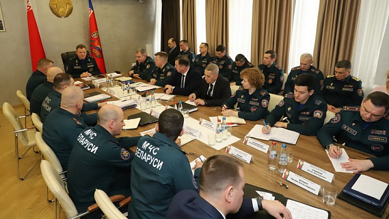 Состоялось служебное совещание при министре по чрезвычайным ситуациям Вадиме Синявском