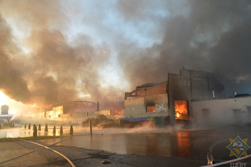 Ликвидирован пожар на складе в Барановичском районе: пострадавших нет